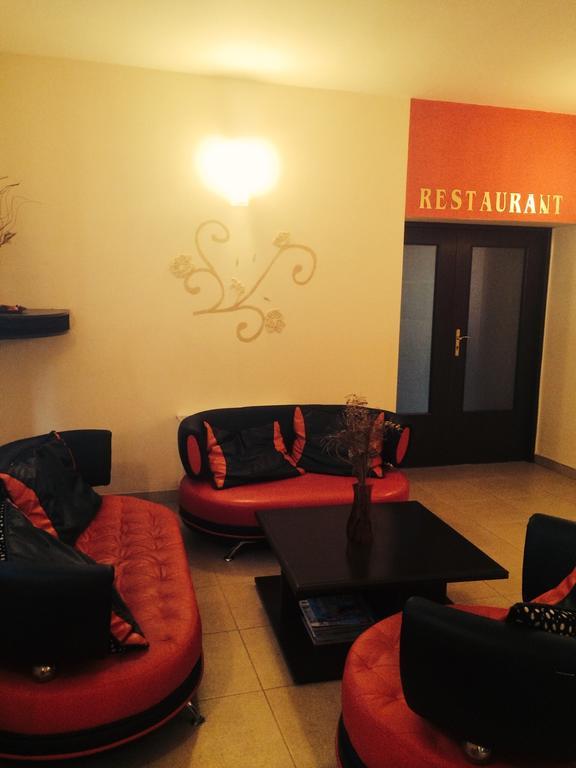 Hotel Fiama Otelu Rosu エクステリア 写真