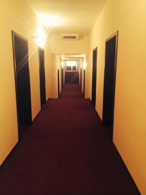 Hotel Fiama Otelu Rosu エクステリア 写真